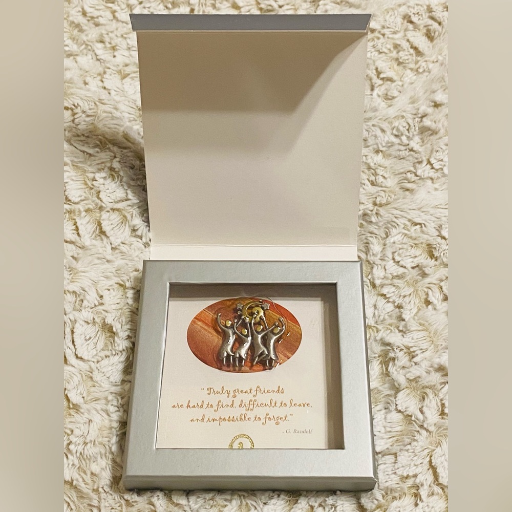NIB Friendship Brooch - Picture 3 of 4